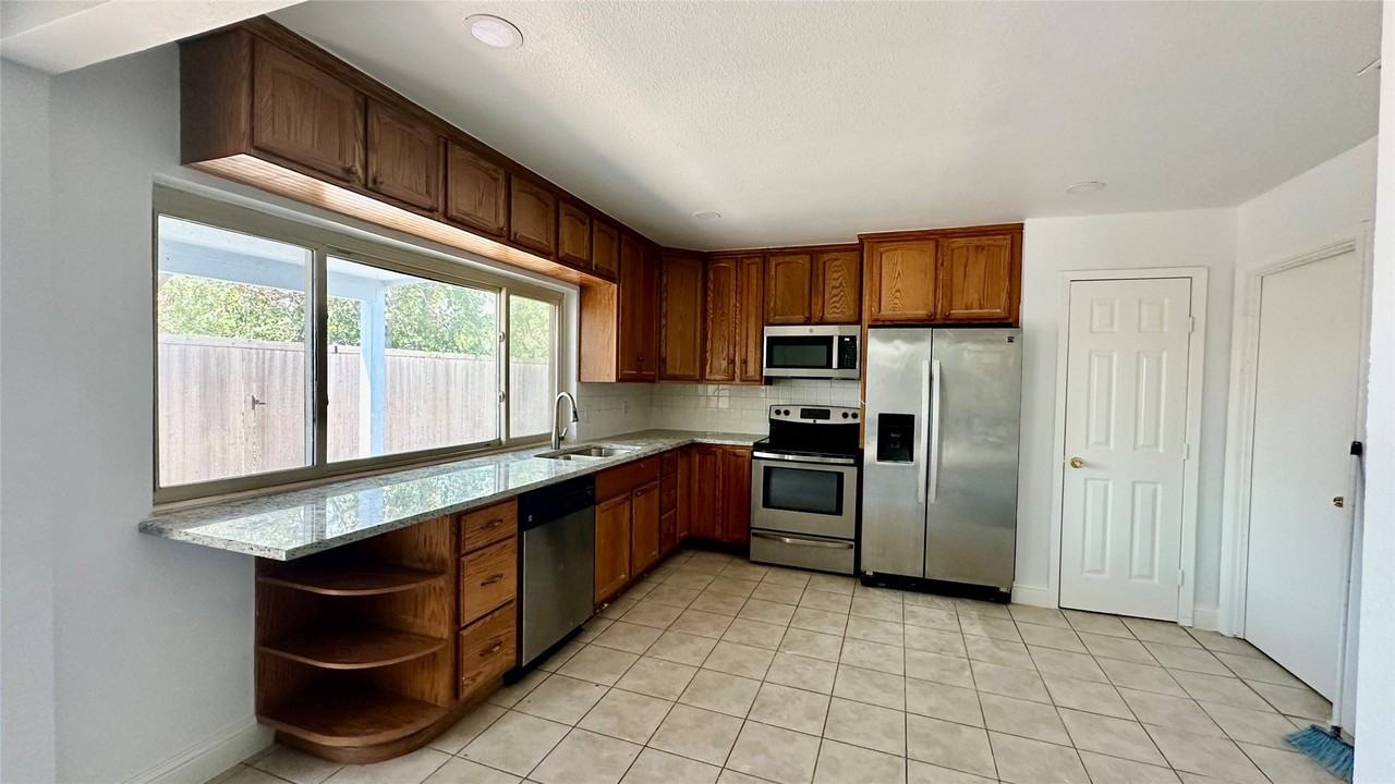 5300 Duchess Ct - Photo 7 of 16