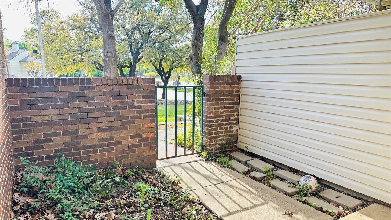 805 Summercreek Dr - Photo 6 of 19