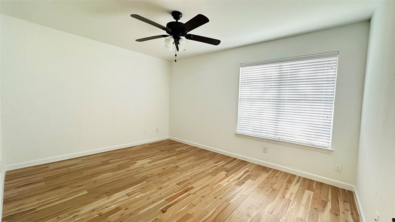 805 Summercreek Dr - Photo 7 of 19