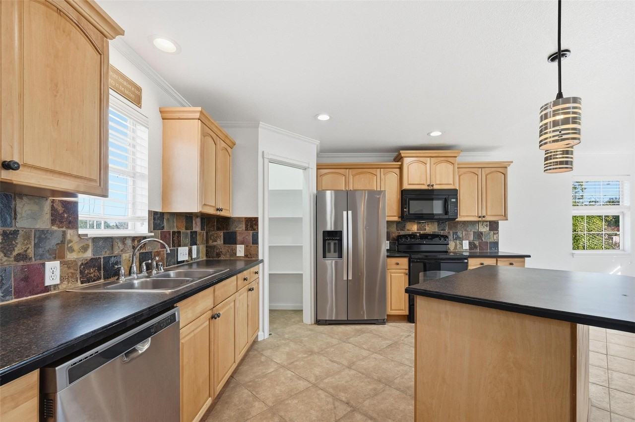 633 Rose Garden Dr #2 - Photo 2 of 11