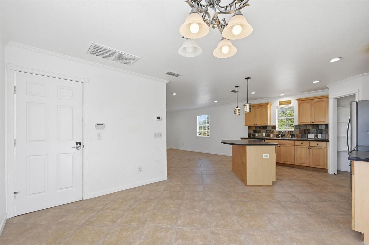 633 Rose Garden Dr #2 - Photo 5 of 11