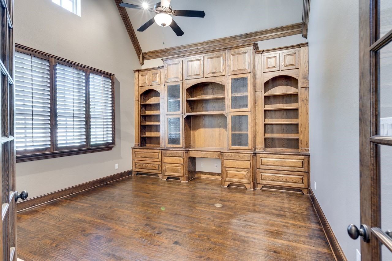 5000 Dickens Ln - Photo 3 of 39