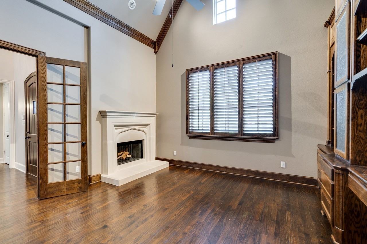 5000 Dickens Ln - Photo 4 of 39