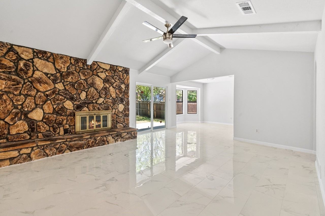 805 Salem Dr - Photo 6 of 26
