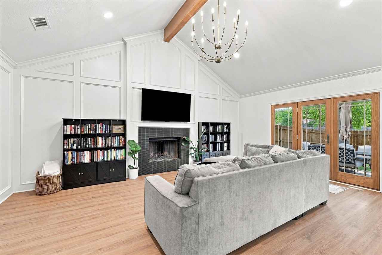 218 Creekside Ln - Photo 6 of 27