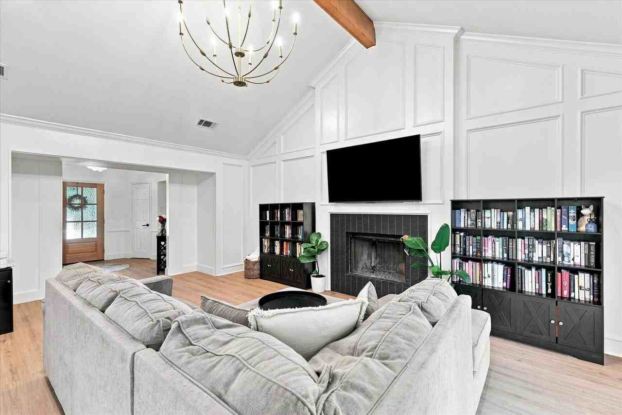 218 Creekside Ln - Photo 7 of 27