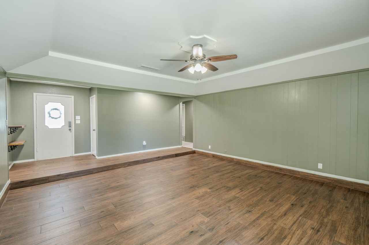 1701 Brookhaven Cir - Photo 4 of 26