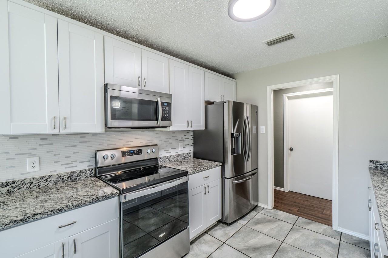 1701 Brookhaven Cir - Photo 7 of 26