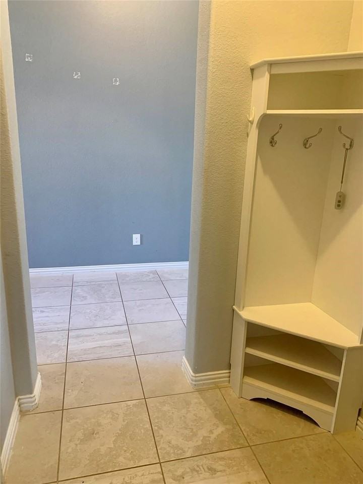 3140 Sangria Ln - Photo 4 of 26