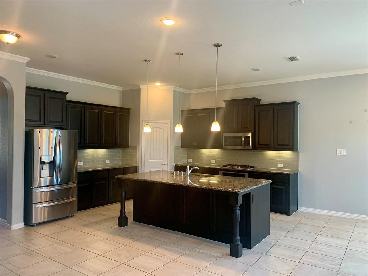 3140 Sangria Ln - Photo 5 of 26