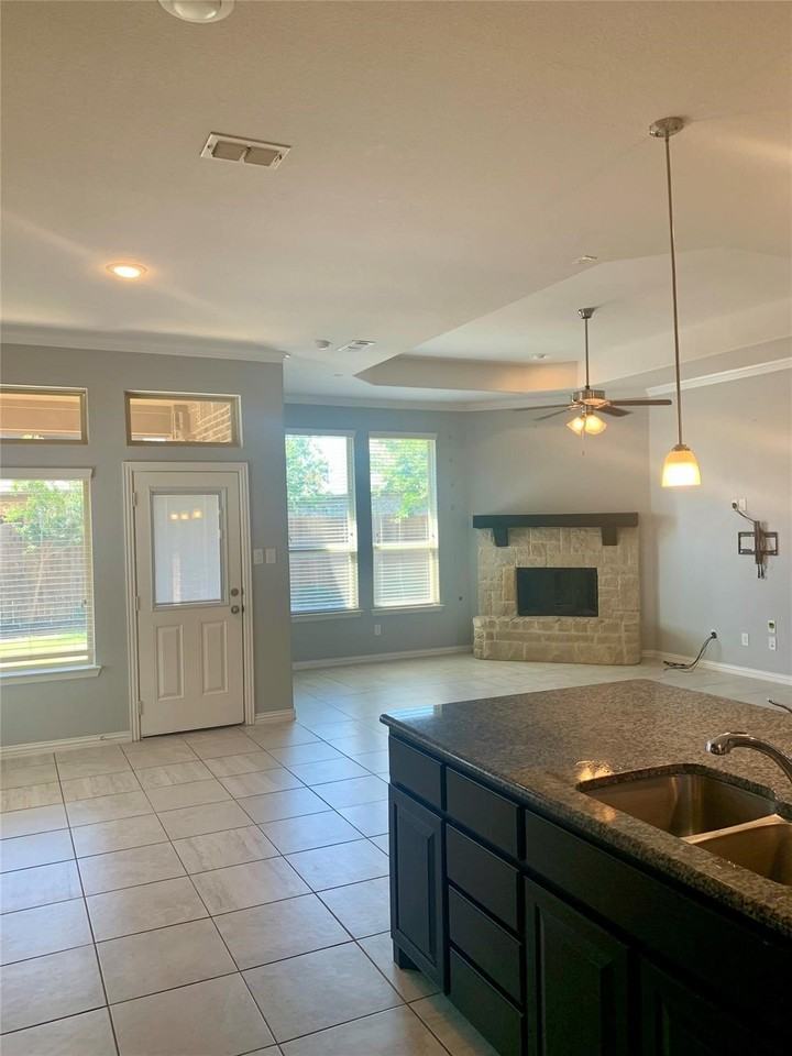 3140 Sangria Ln - Photo 7 of 26