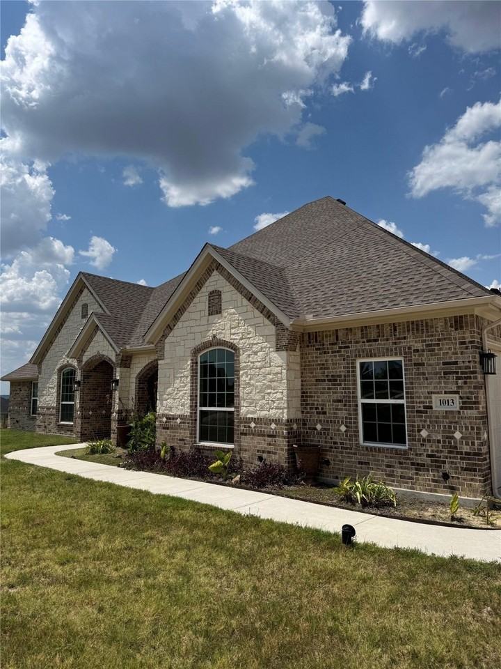 1013 Sky Ct - Photo 2 of 38