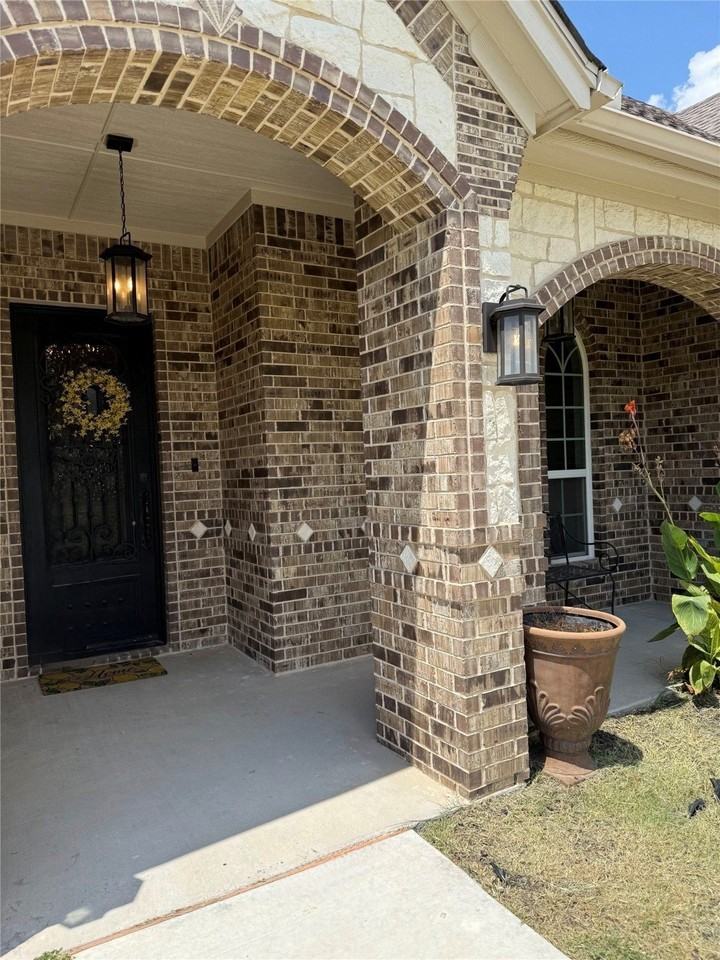 1013 Sky Ct - Photo 3 of 38