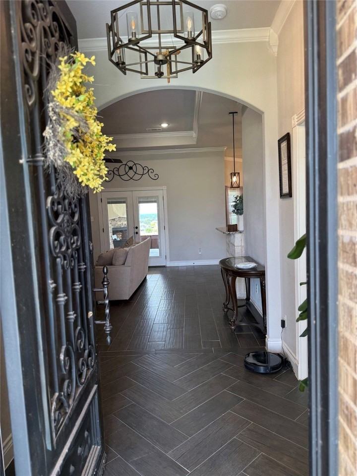 1013 Sky Ct - Photo 5 of 38