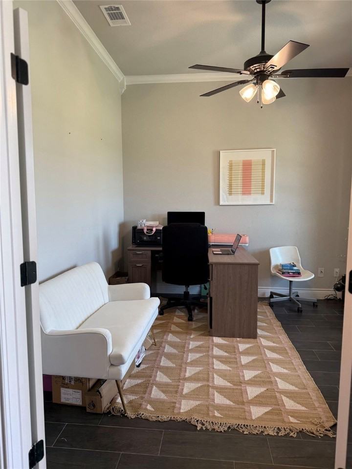 1013 Sky Ct - Photo 6 of 38