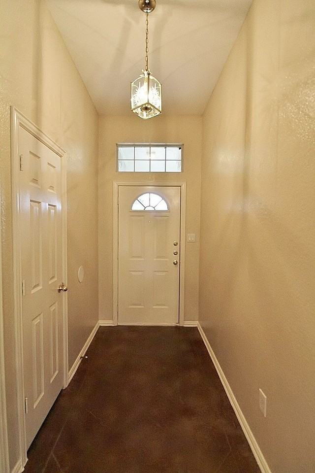 302 Aspen Ct W - Photo 2 of 18