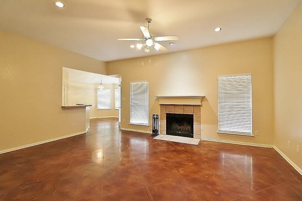 302 Aspen Ct W - Photo 3 of 18