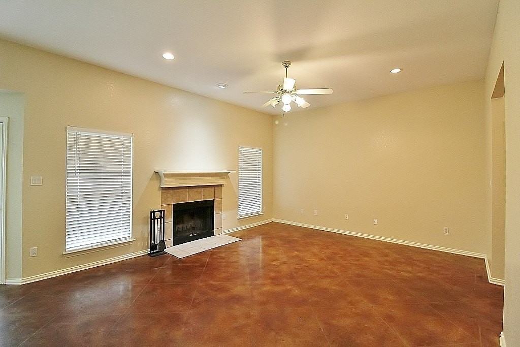 302 Aspen Ct W - Photo 6 of 18