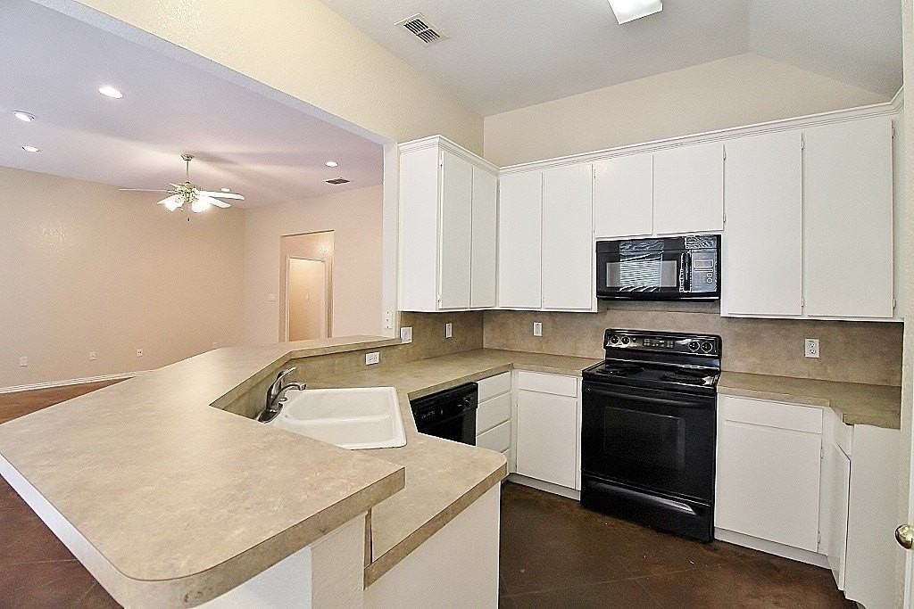 302 Aspen Ct W - Photo 7 of 18