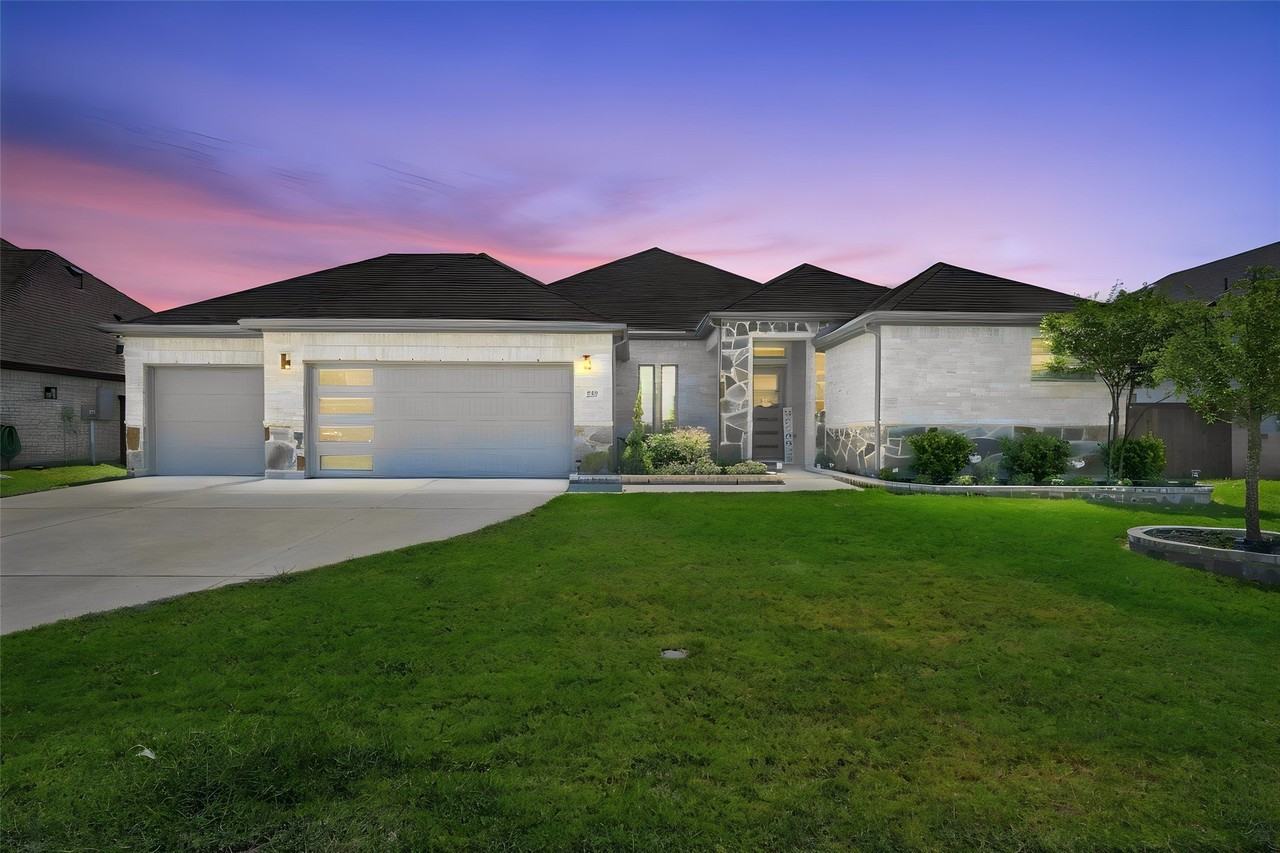 247 Half Moon Dr - Photo 2 of 26