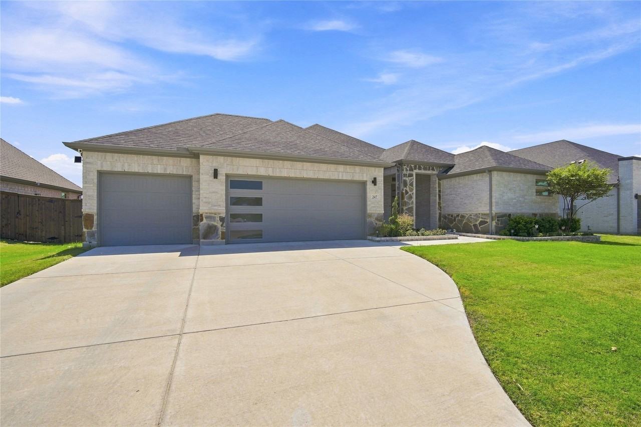 247 Half Moon Dr - Photo 3 of 26