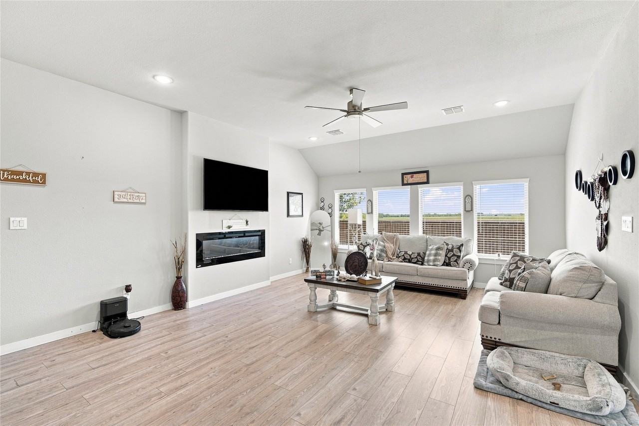 247 Half Moon Dr - Photo 6 of 26