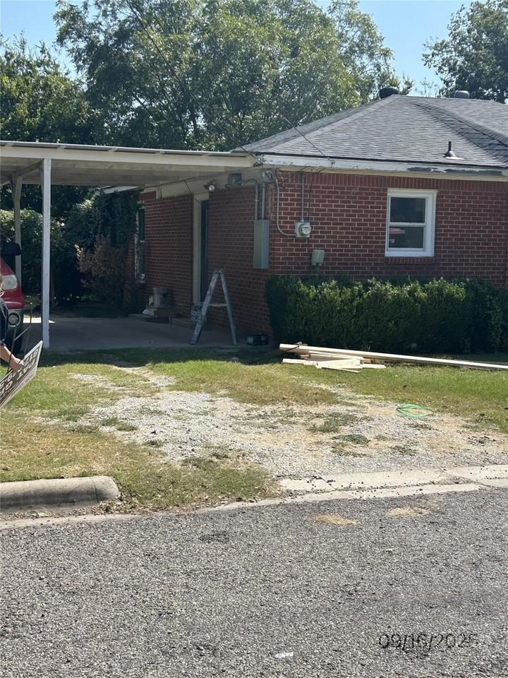 515 N Donna St - Photo 2 of 23