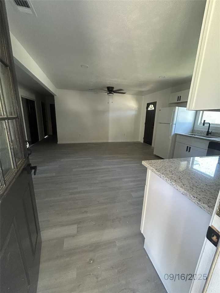 515 N Donna St - Photo 4 of 23