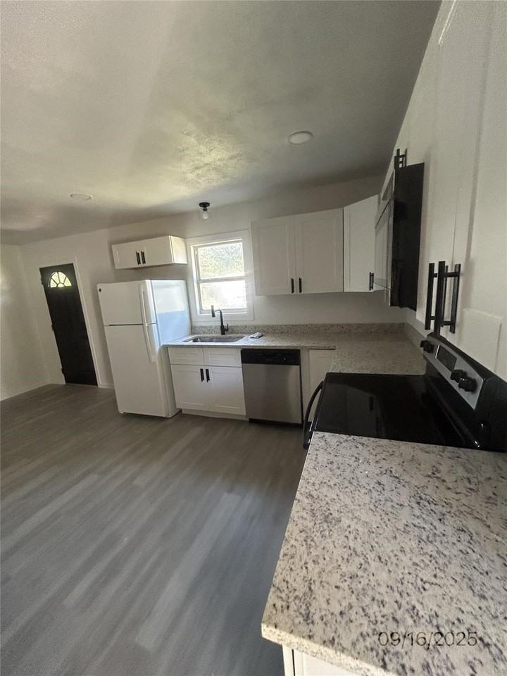 515 N Donna St - Photo 5 of 23