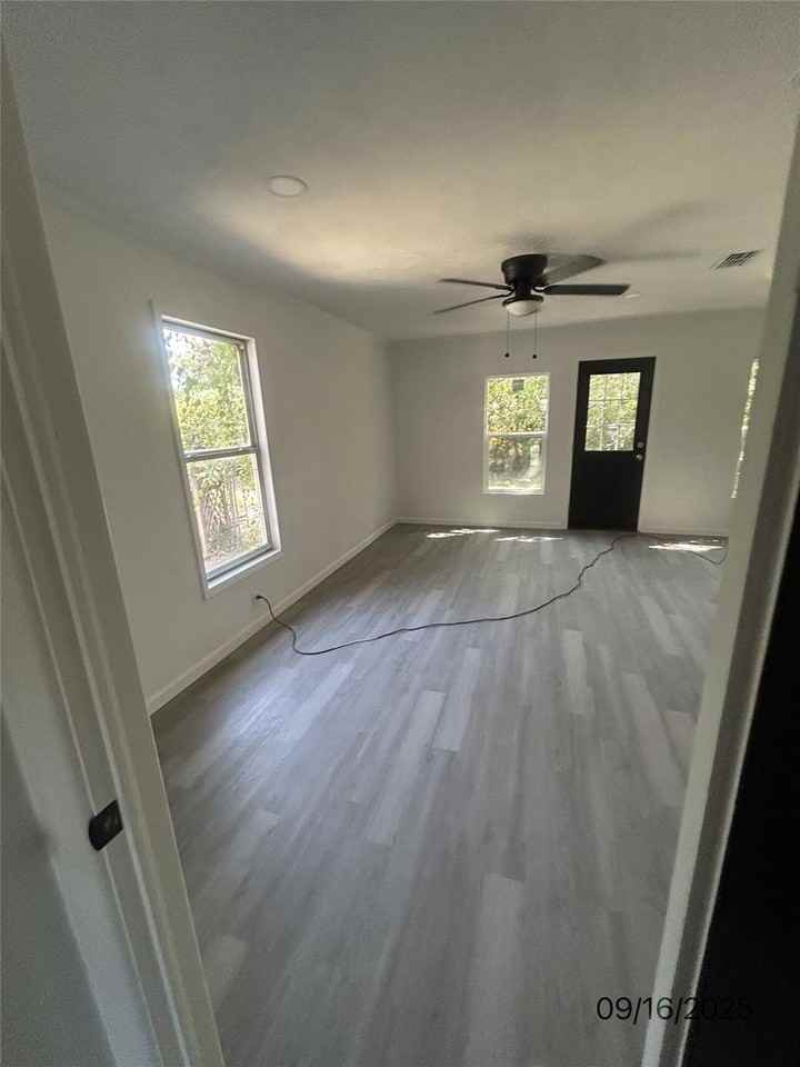 515 N Donna St - Photo 6 of 23