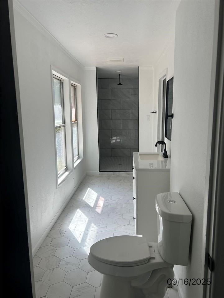 515 N Donna St - Photo 7 of 23