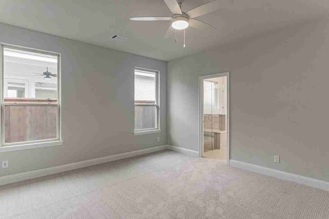 933 Carnation Dr - Photo 7 of 16