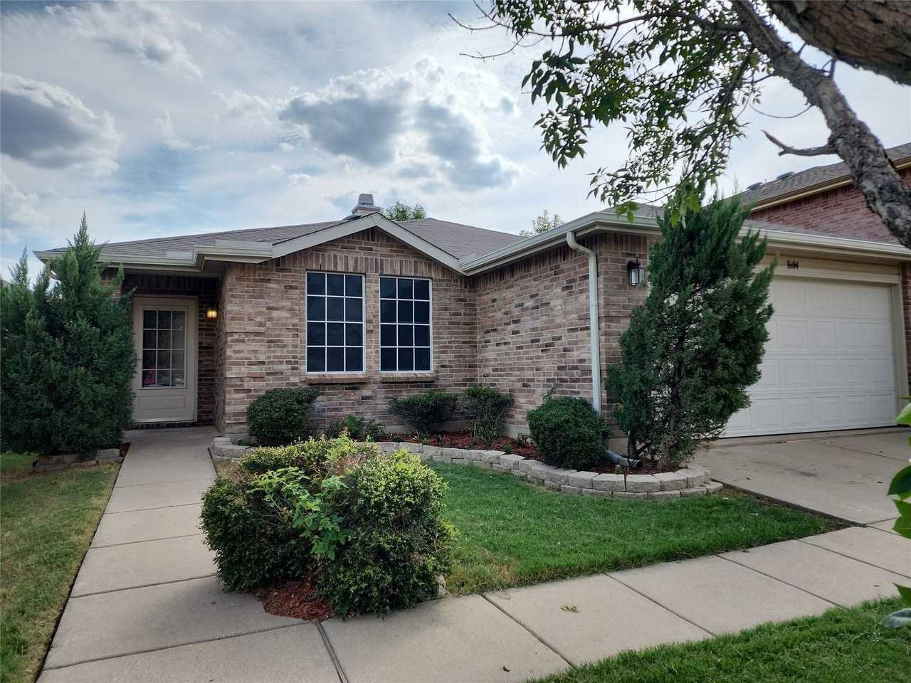 1604 Carolina Ridge Way - Photo 2 of 16