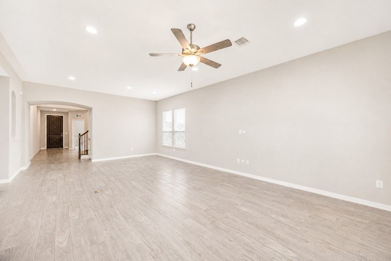 4509 Expedition Dr - Photo 3 of 40