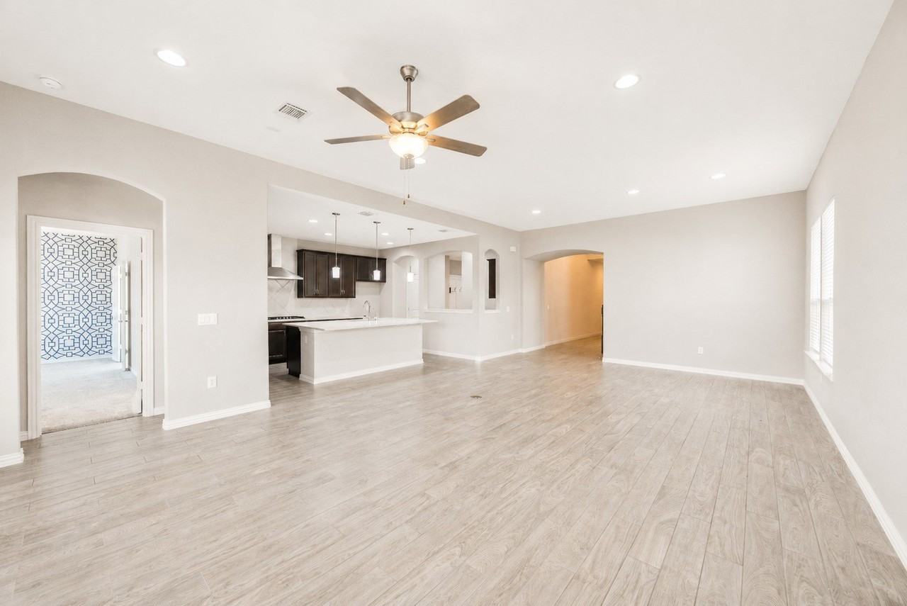 4509 Expedition Dr - Photo 4 of 40