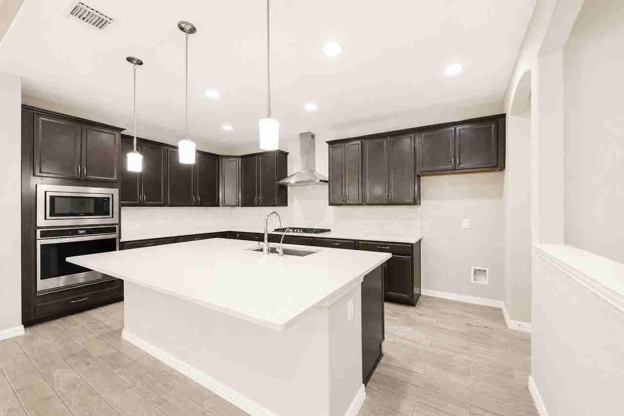 4509 Expedition Dr - Photo 7 of 40
