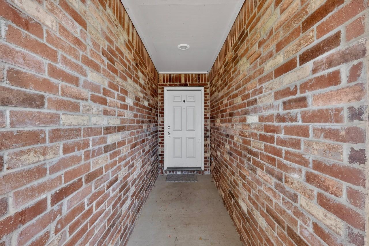 127 Abelia Dr - Photo 4 of 38