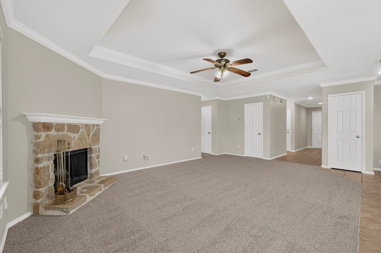 127 Abelia Dr - Photo 5 of 38