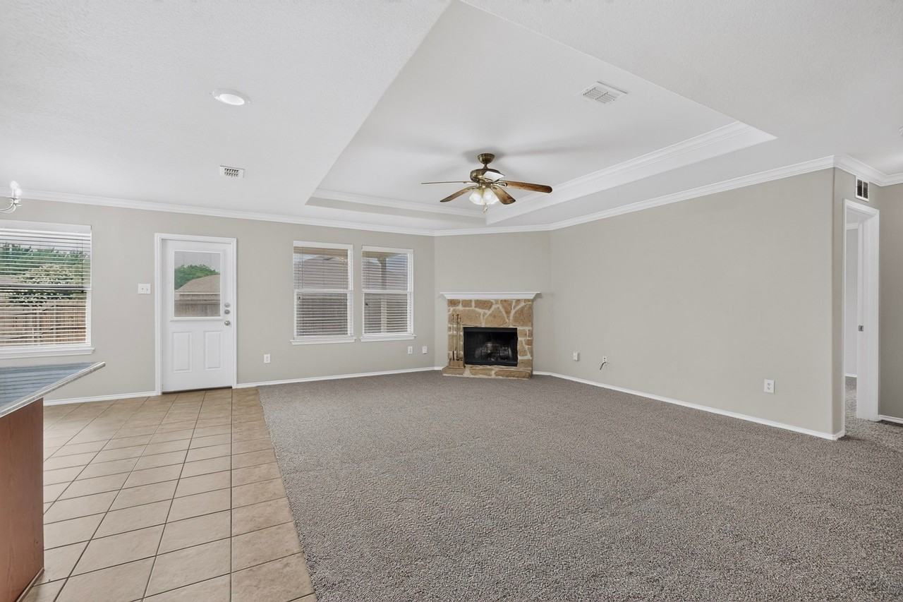 127 Abelia Dr - Photo 6 of 38