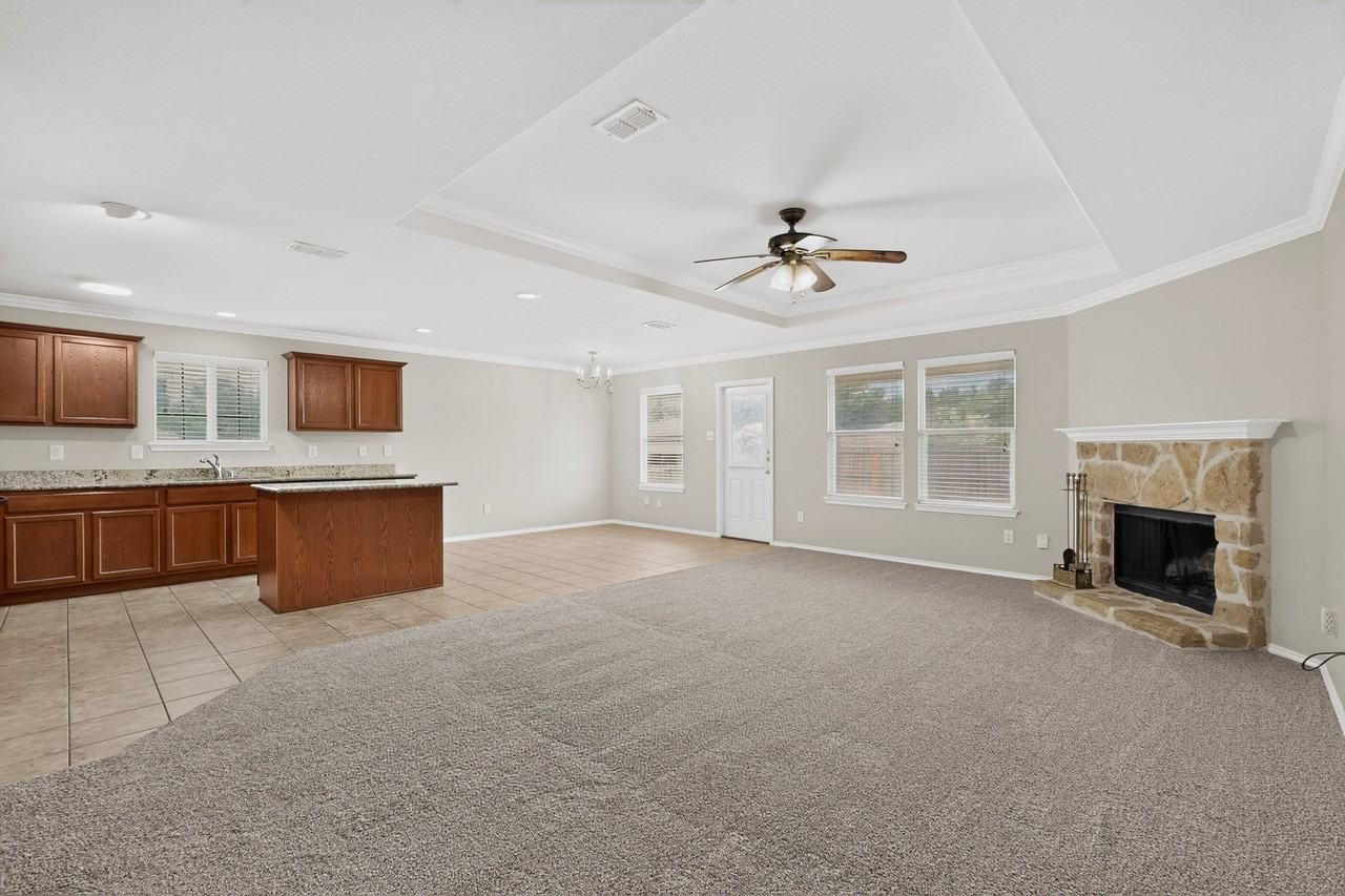 127 Abelia Dr - Photo 7 of 38