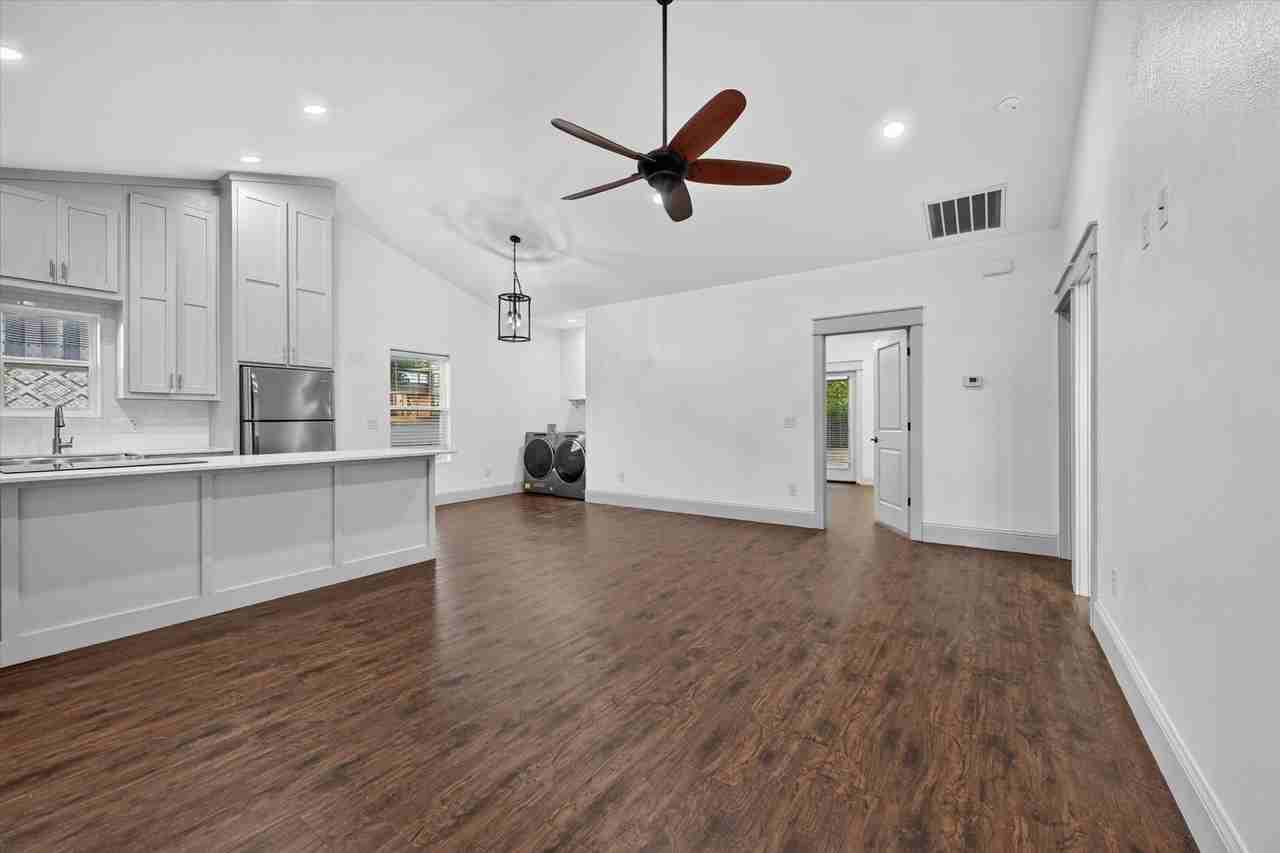 1216 W Nelson St - Photo 2 of 26