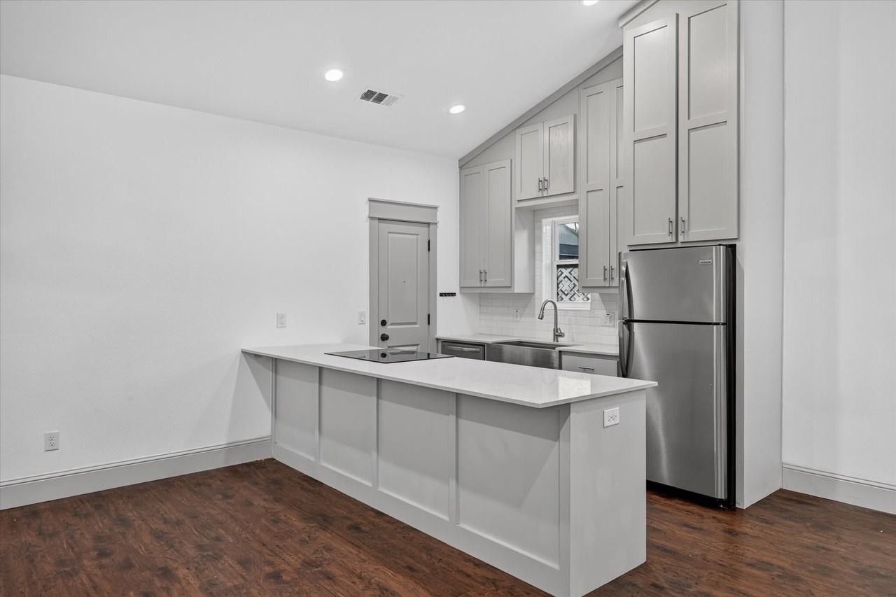 1216 W Nelson St - Photo 4 of 26
