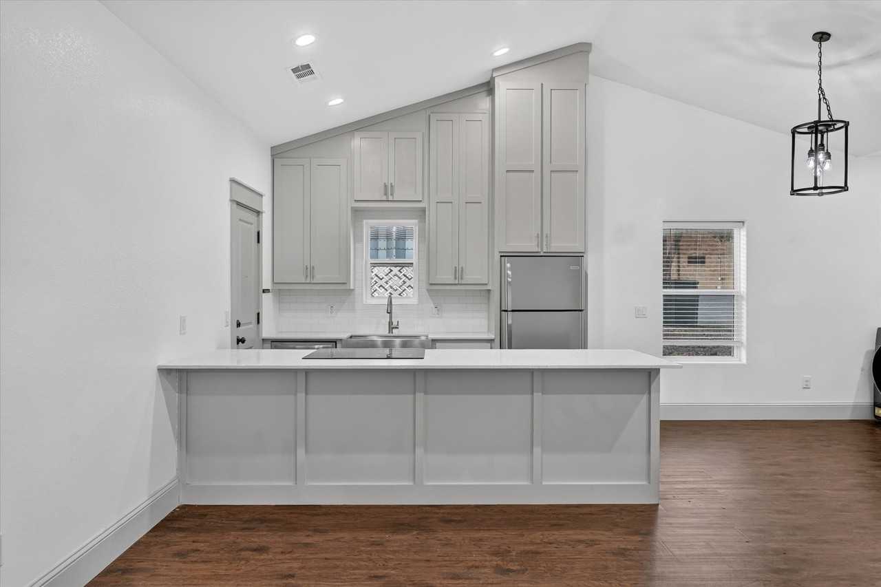1216 W Nelson St - Photo 5 of 26