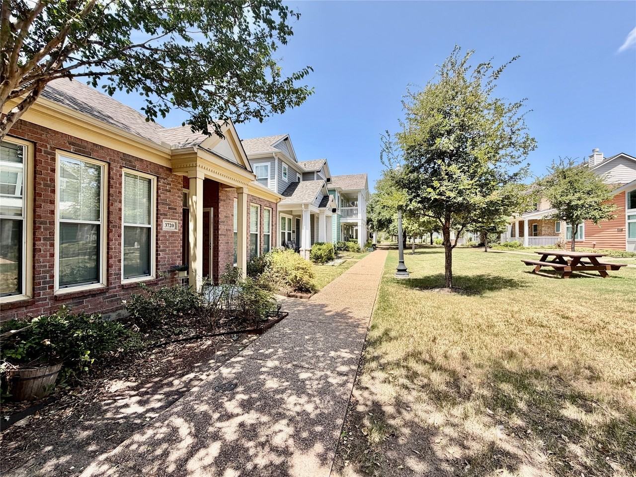 3720 Prague Mews - Photo 3 of 23