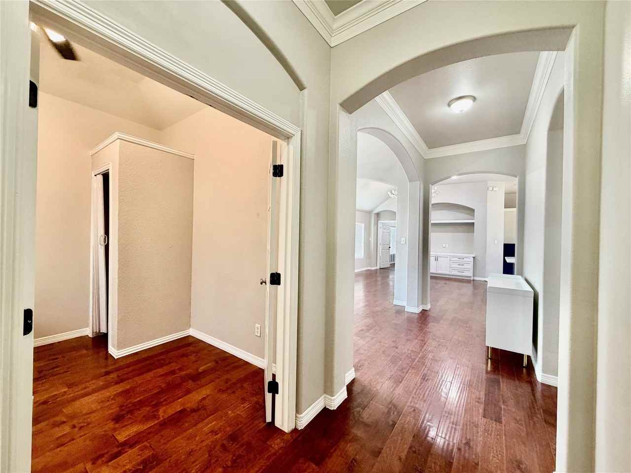 3720 Prague Mews - Photo 5 of 23