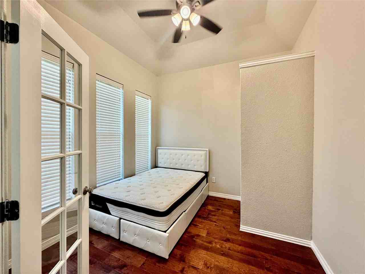 3720 Prague Mews - Photo 6 of 23