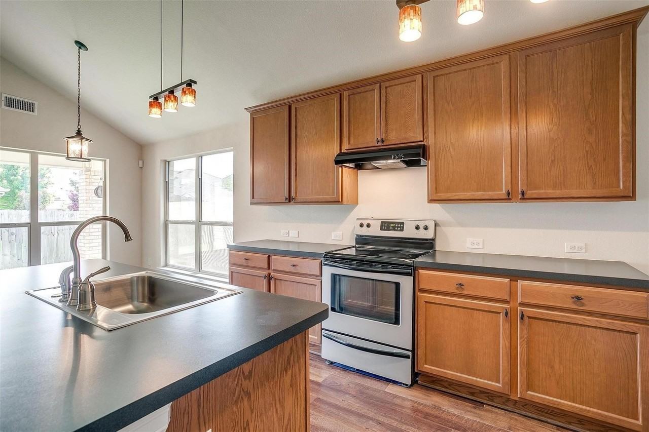 429 Foxcraft Dr - Photo 6 of 26