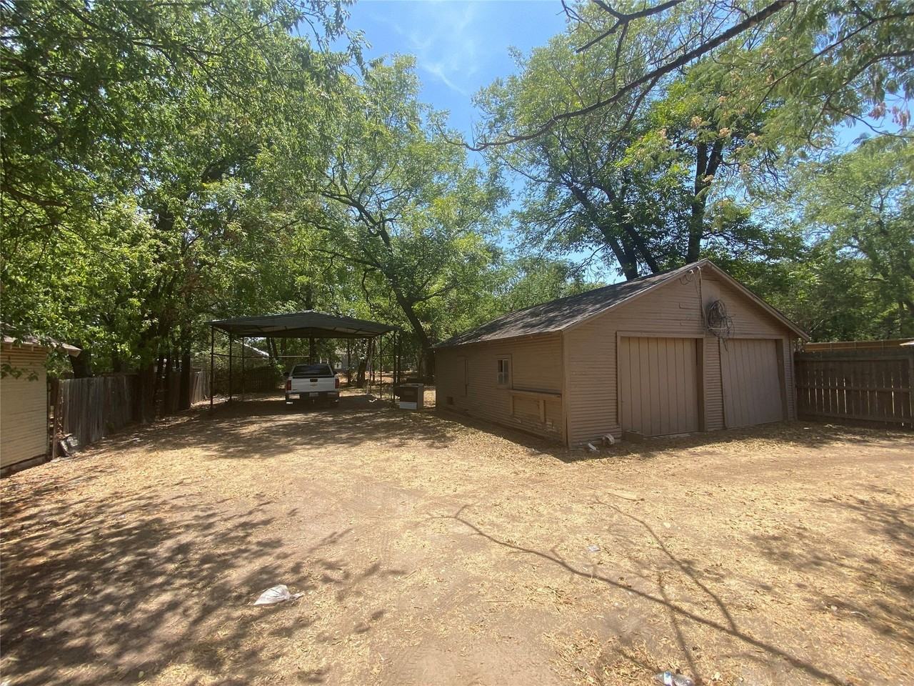 1042 W Tarleton St - Photo 2 of 13
