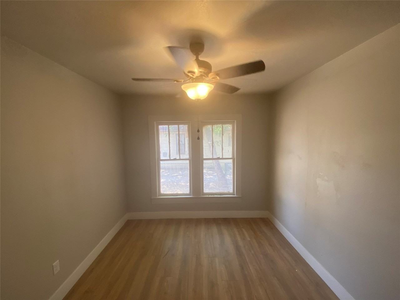 1042 W Tarleton St - Photo 7 of 13