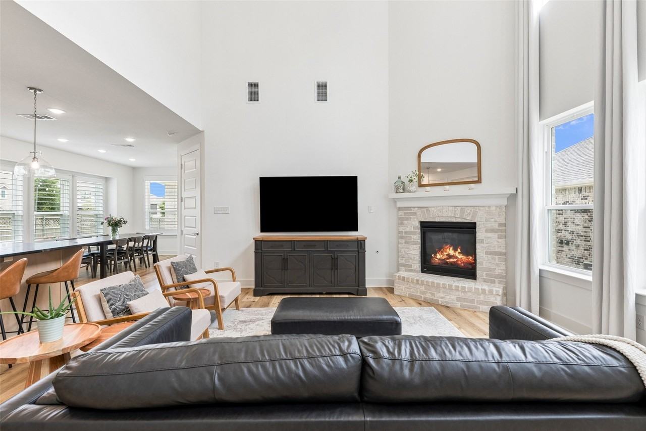 2301 Jack Rabbit Way - Photo 7 of 40